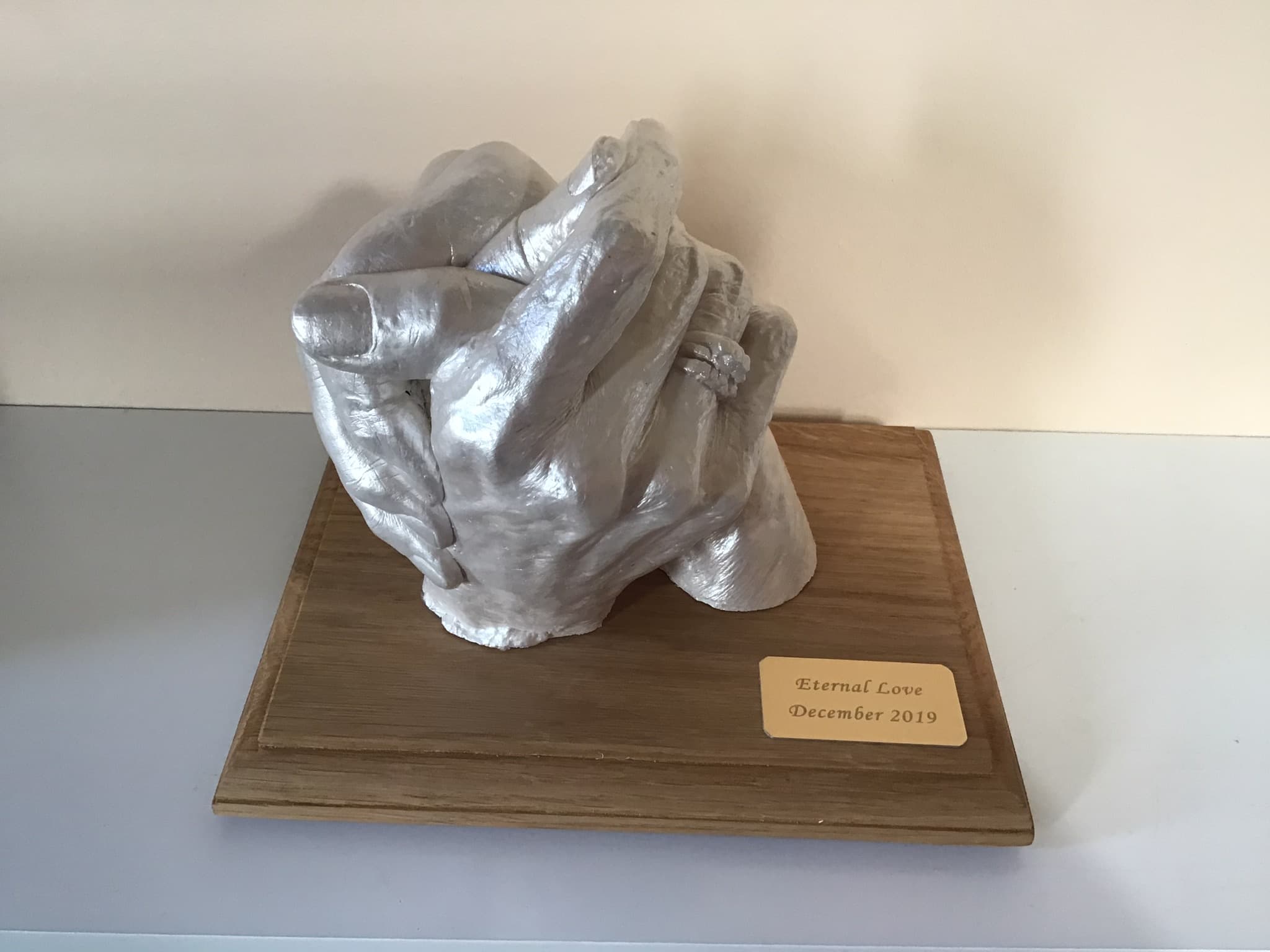 Entwined hands sculpture - Eternal Love